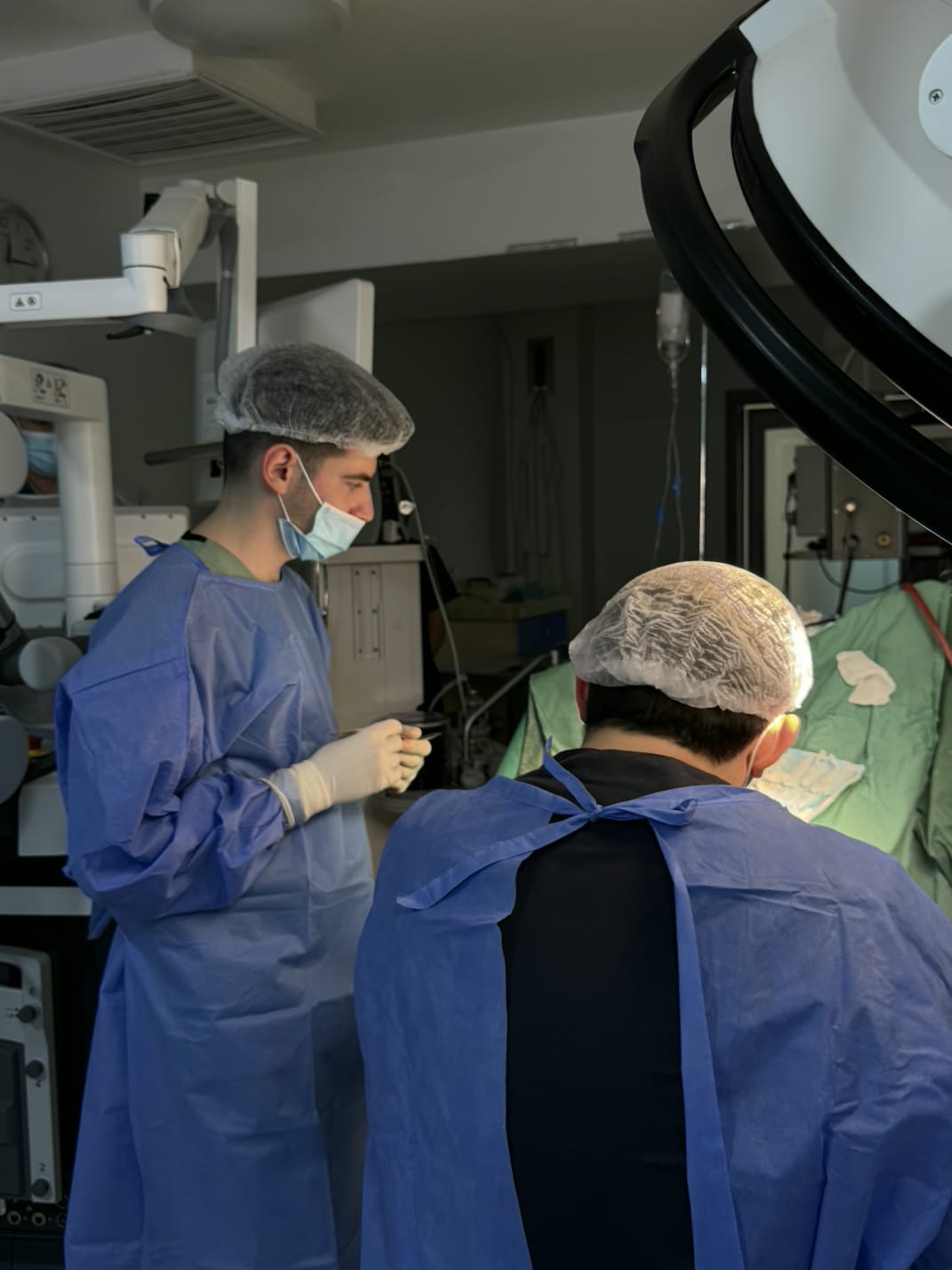 AEOS sistemi Azərbaycana ilk dəfə Medsol MMC tərəfindən gətirildi və Respublika Neyrocərrahiyyə Xəstəxanasında istifadəyə verildi. Yeni qurğu sayəsində artıq ilk əməliyyat uğurla həyata keçirildi. image 18